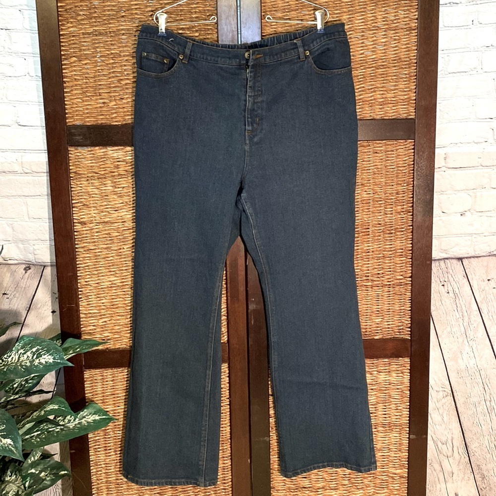 Jerry Lewis 18W zip up blue jeans with elastic back waist.